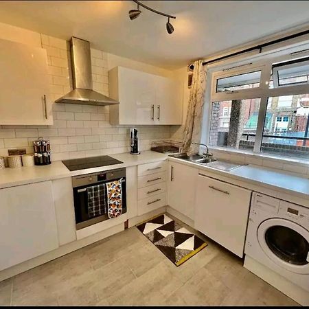 Lovely 2Br Suite In Bow, E3 ลอนดอน ภายนอก รูปภาพ