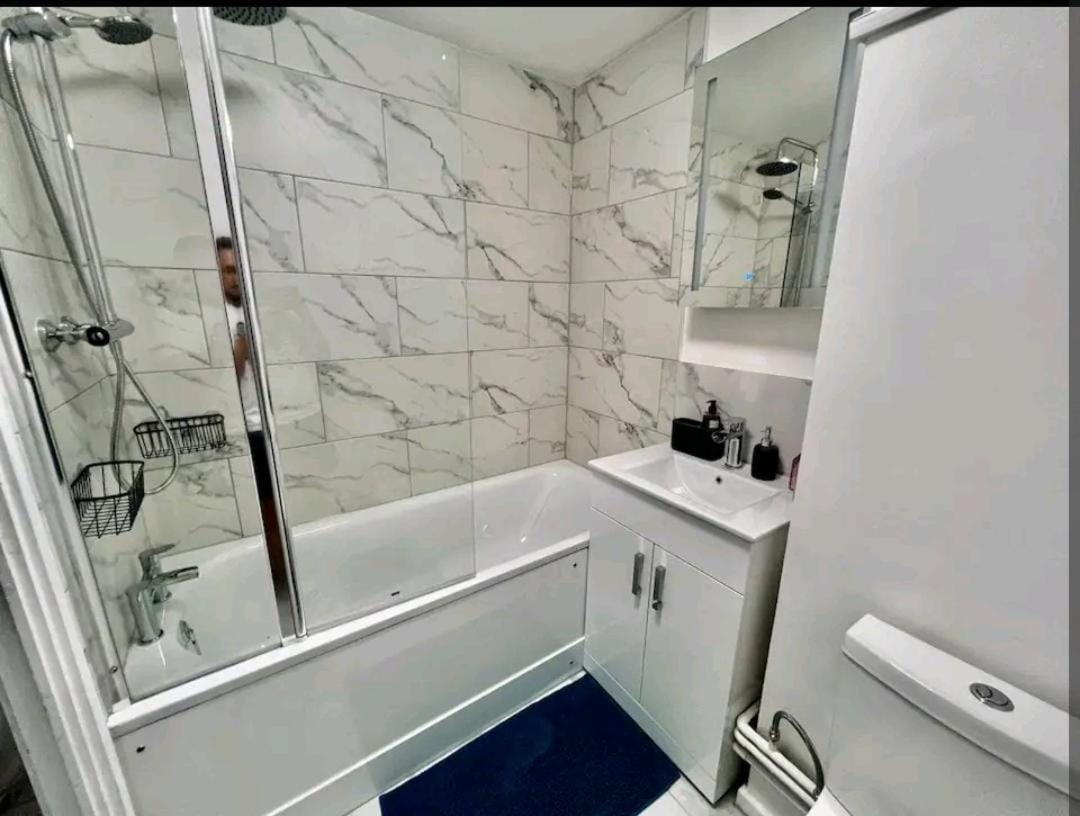Lovely 2Br Suite In Bow, E3 ลอนดอน ภายนอก รูปภาพ
