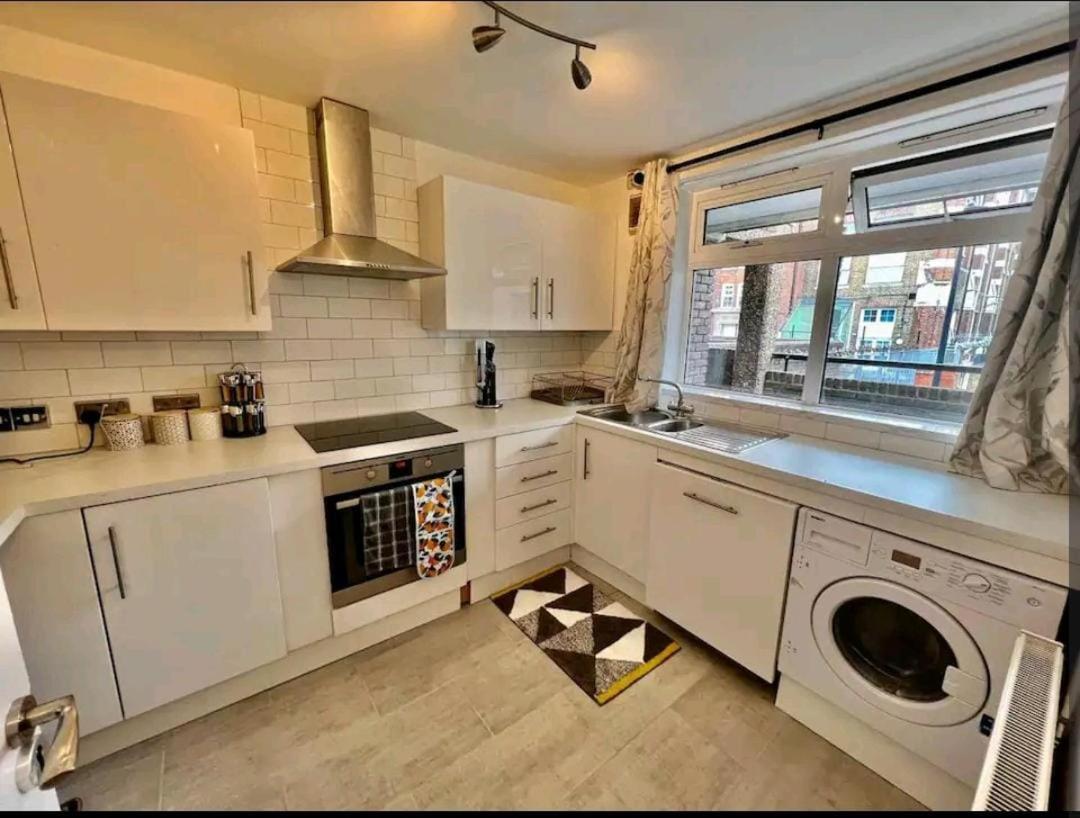 Lovely 2Br Suite In Bow, E3 ลอนดอน ภายนอก รูปภาพ