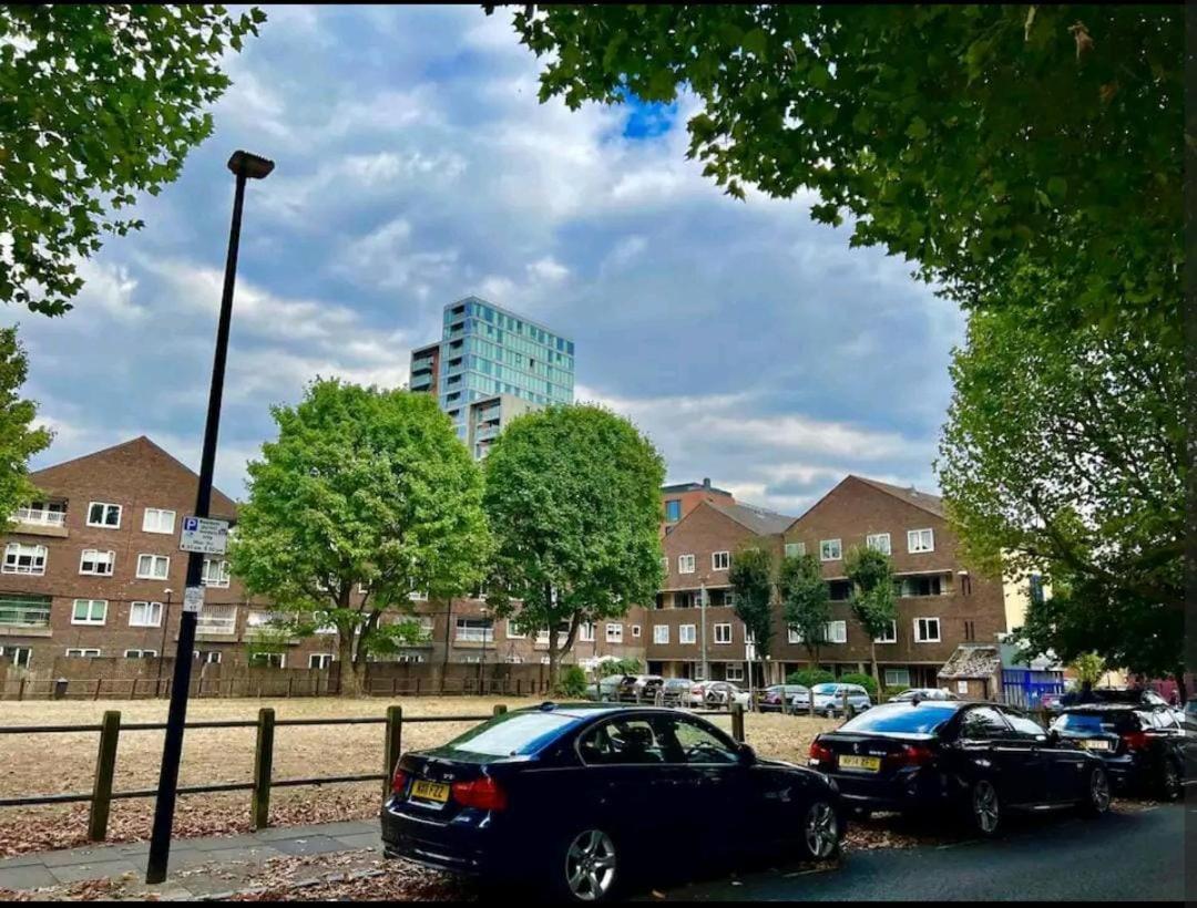 Lovely 2Br Suite In Bow, E3 ลอนดอน ภายนอก รูปภาพ